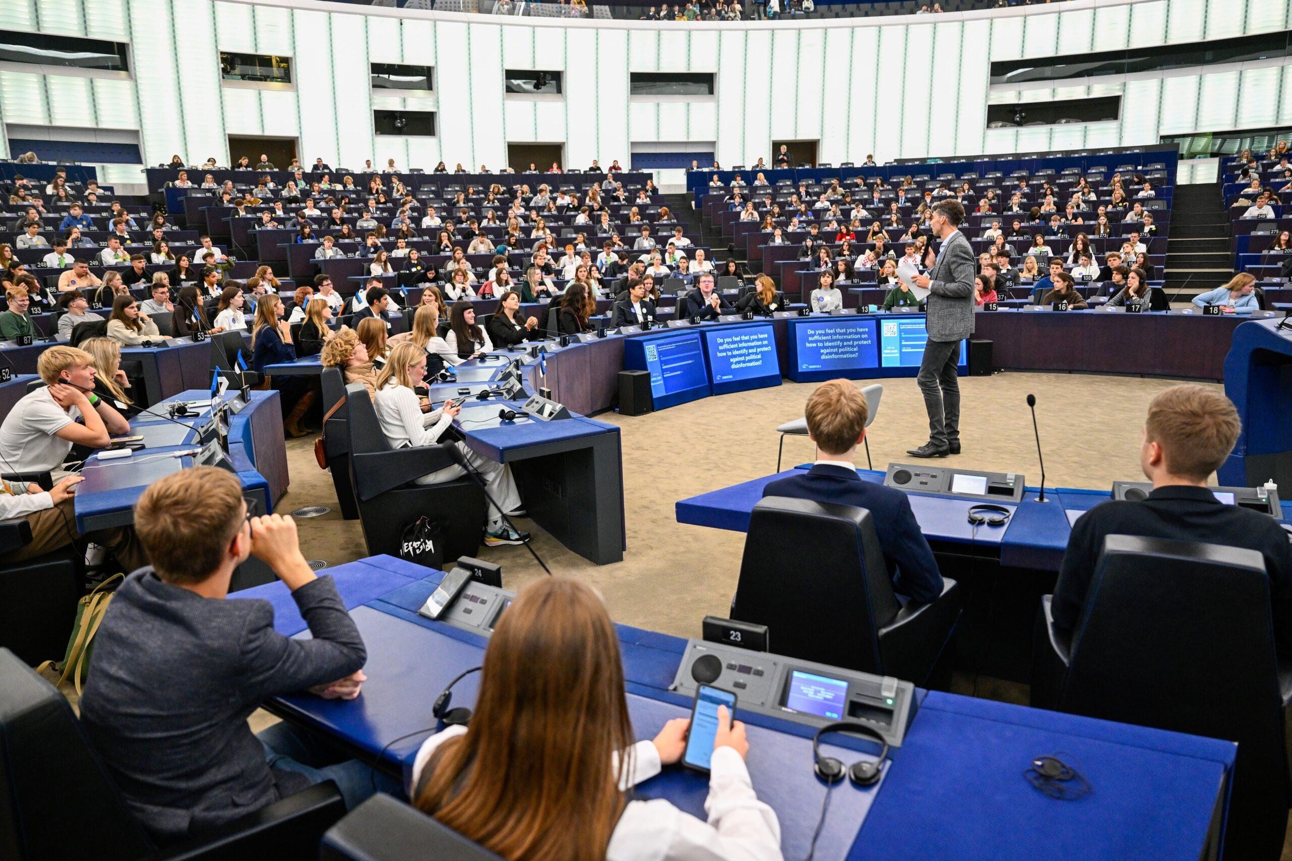 Élèves participant à un débat au Parlement européen à Strasbourg